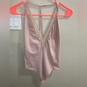 EXPRESS light pinkish/Mauve bodysuit, size M, NWT